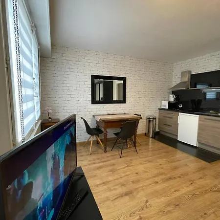 Adorable Avec Un Parking Prive